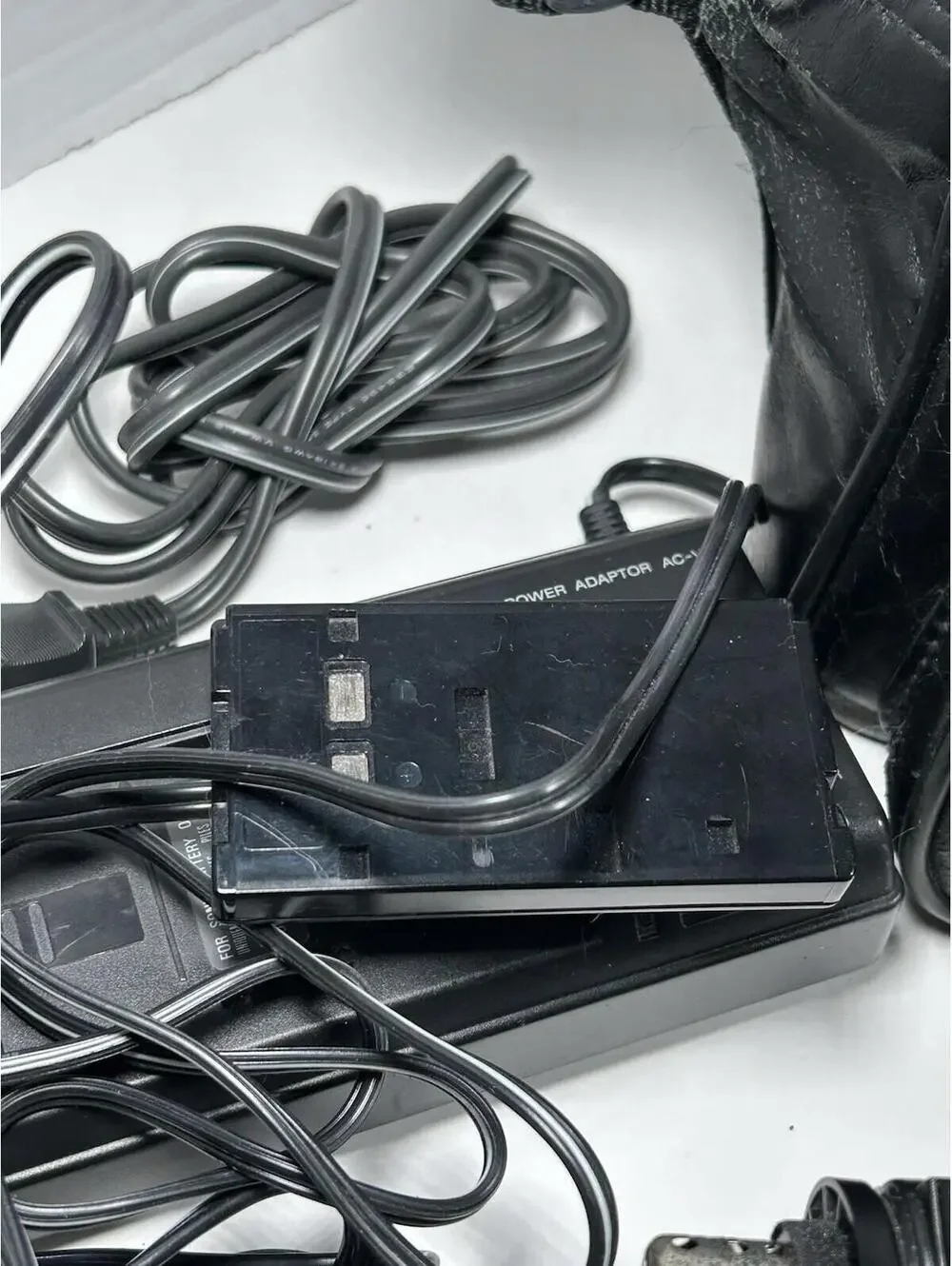 Sony CCD-F201 Handycam Camcorder With Charger And CPC Case Untested/for Repair